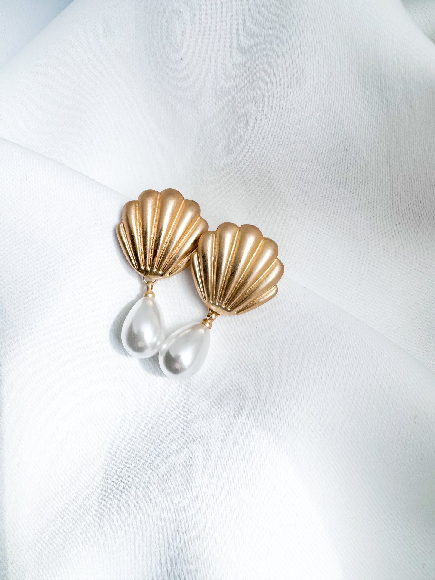 Frosted Shell Pearl Earrings