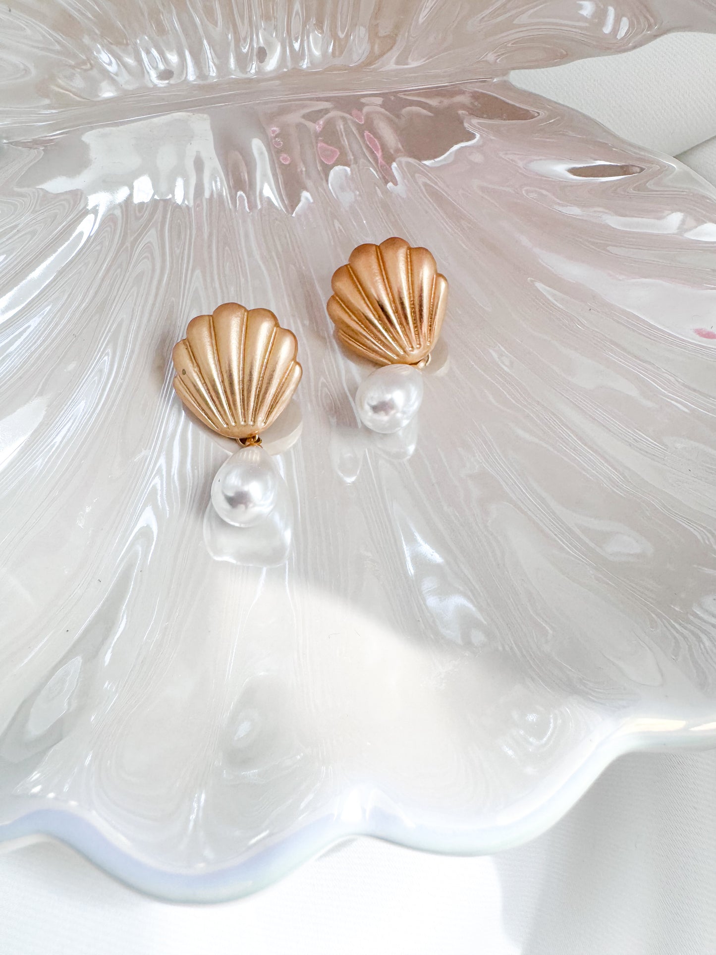 Frosted Shell Pearl Earrings